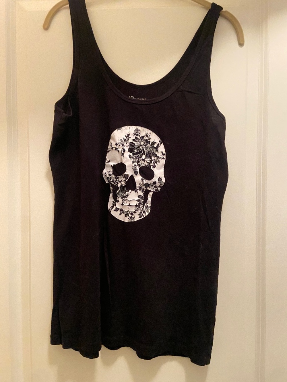 No-Boundaries skull tank top.